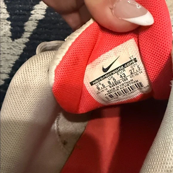 Nike Air Max Men's White and Red Athletic Shoes - Picture 8 of 12